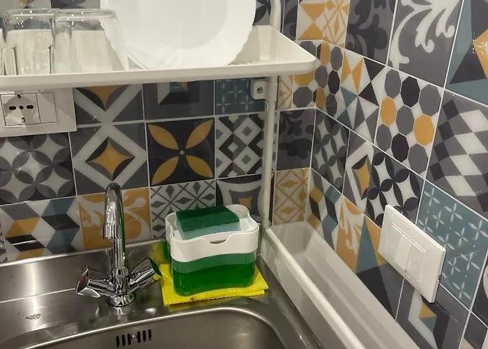 Independent Int-d With Bathroom And Break Corner