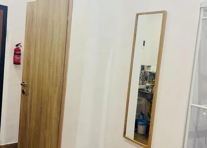 Independent Int-d With Bathroom And Break Corner Rome